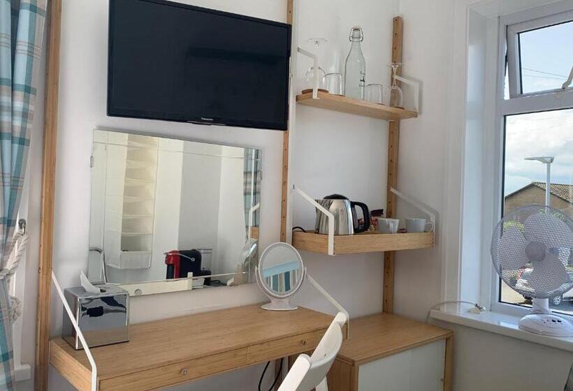 수피리어 패밀리 룸, Holly Trees