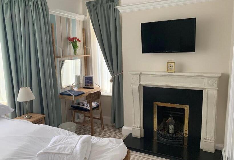 디럭스 룸, Holly Trees