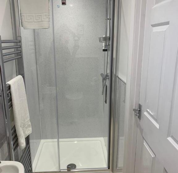 디럭스 룸, Holly Trees