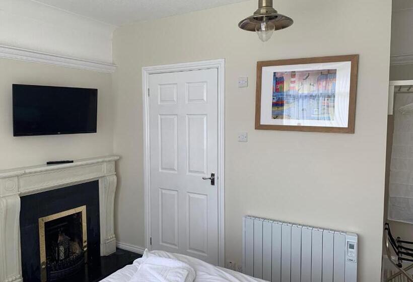 디럭스 룸, Holly Trees