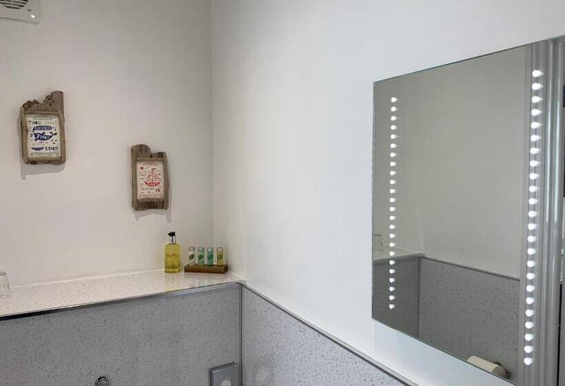 디럭스 룸, Holly Trees