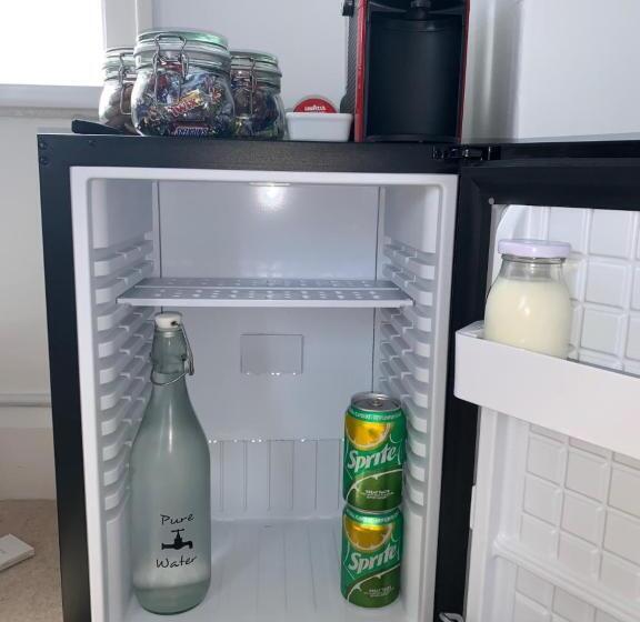 디럭스 룸, Holly Trees