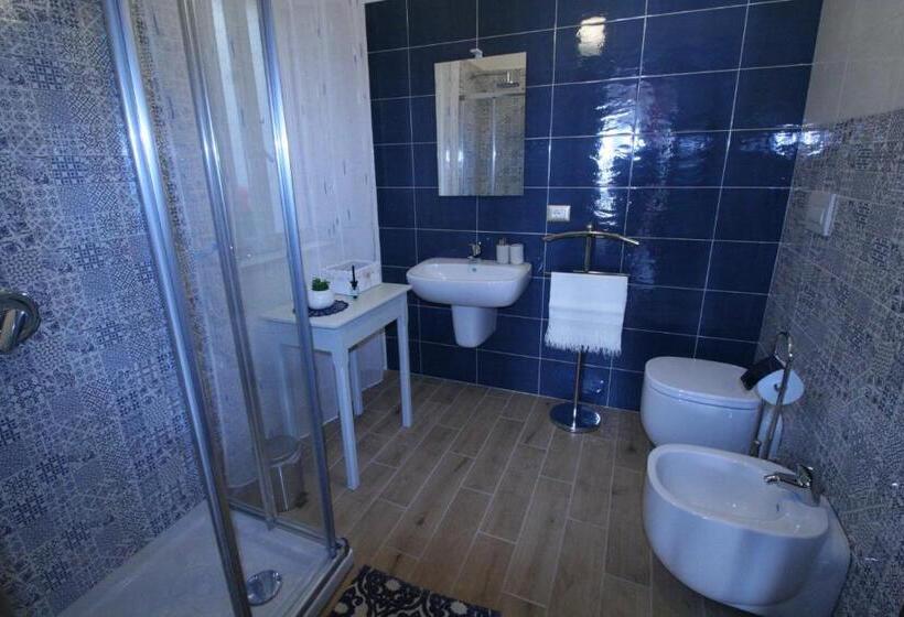 带城市景观的标准间, Marco Tullio Cicerone