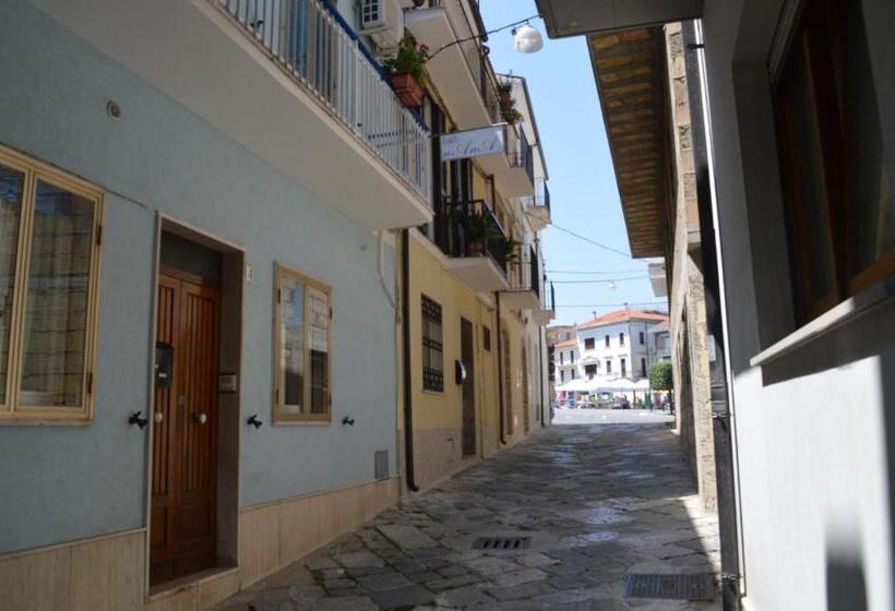 חדר סטנדרט לשלושה עם מרפסת, Nana