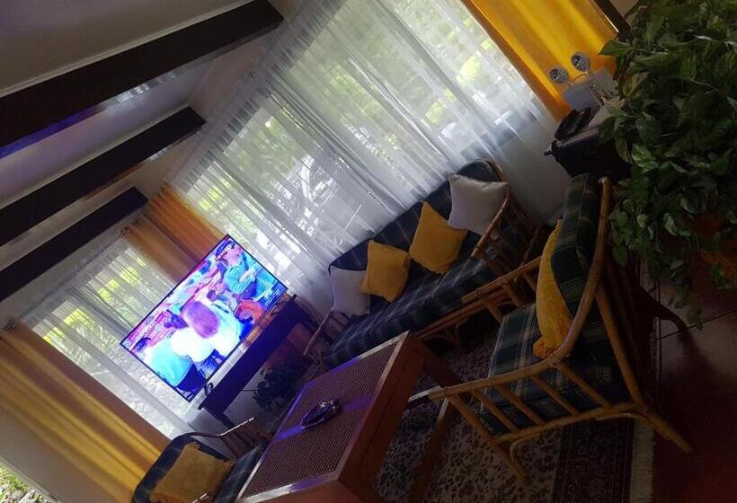 בקתה, Jabbitos Baguio Transient House Bungalow