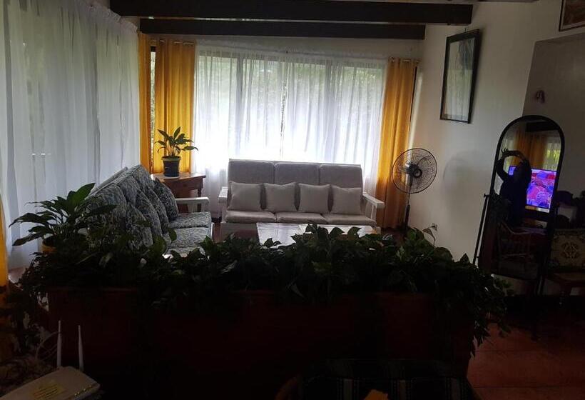 בקתה, Jabbitos Baguio Transient House Bungalow