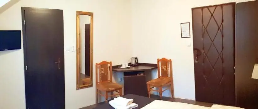 デラックスルーム, Pizzeria Alžbetka