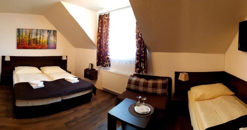 اتاق راحتی سه تخته, Pizzeria Alžbetka