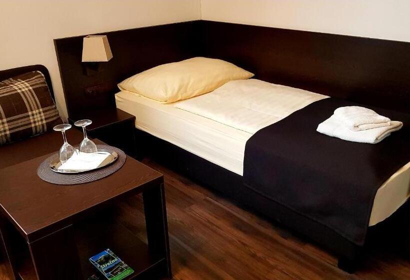 اتاق راحتی سه تخته, Pizzeria Alžbetka