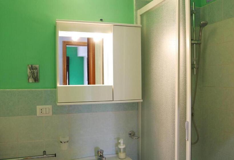 غرفة قياسية مع حمام خارجي, B&b La Murina