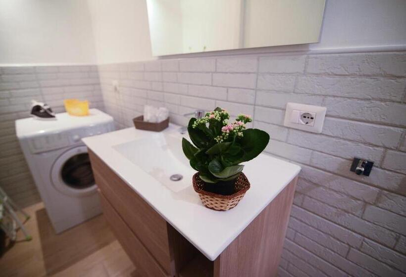 דירת חדר נוף לים, Le Tre Chiavi