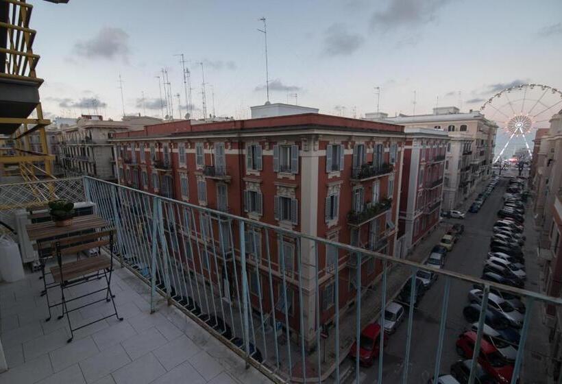 דירת חדר נוף לים, Le Tre Chiavi