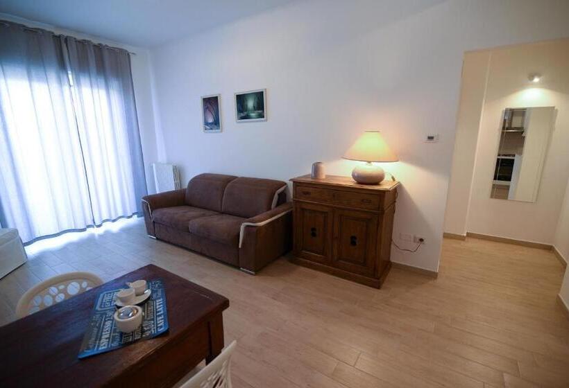 דירת חדר נוף לים, Le Tre Chiavi