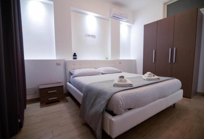 דירת חדר, Le Tre Chiavi