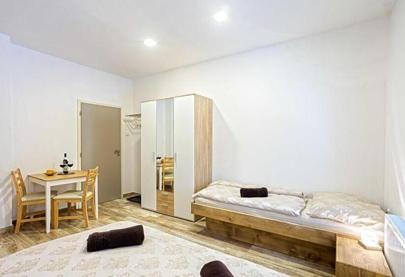 스탠다드 트리플 룸, šnekolend