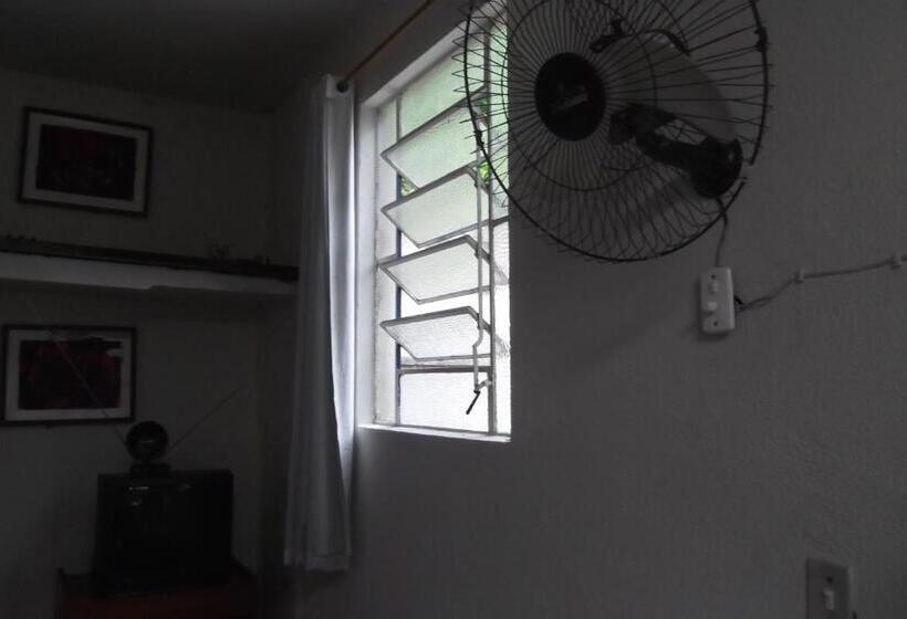 اتاق استاندارد با سرویس بهداشتی مشترک, Tião Botelho Guest House