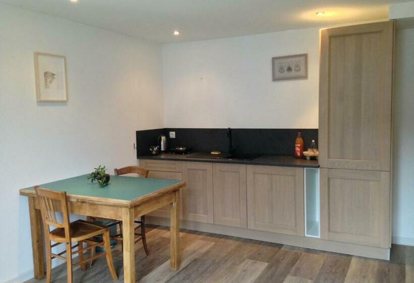 غرفة قياسية حمام مشترك, Au Numéro 6