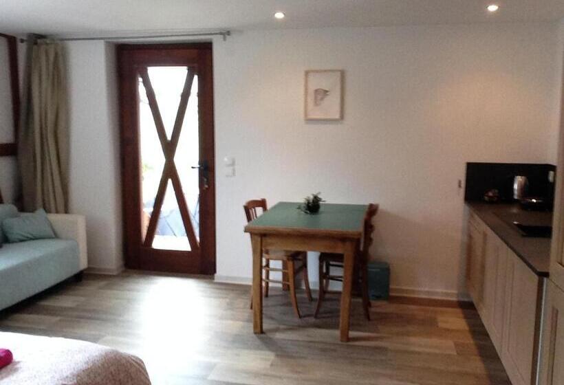 غرفة قياسية حمام مشترك, Au Numéro 6