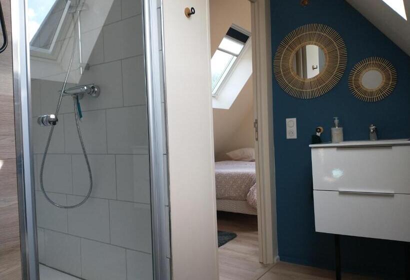 جناح مطلّ علي الجبل, Au Numéro 6