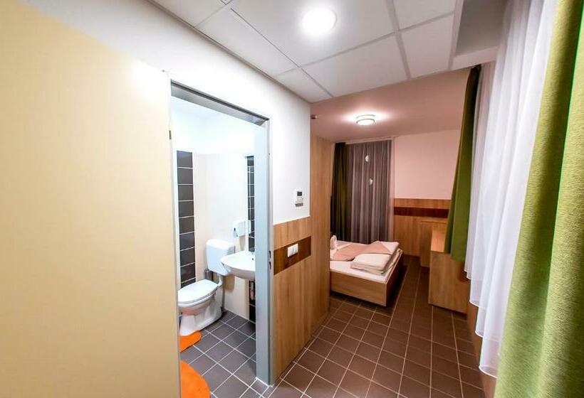 スタンダードルーム, Cvse Clubház és Panzió