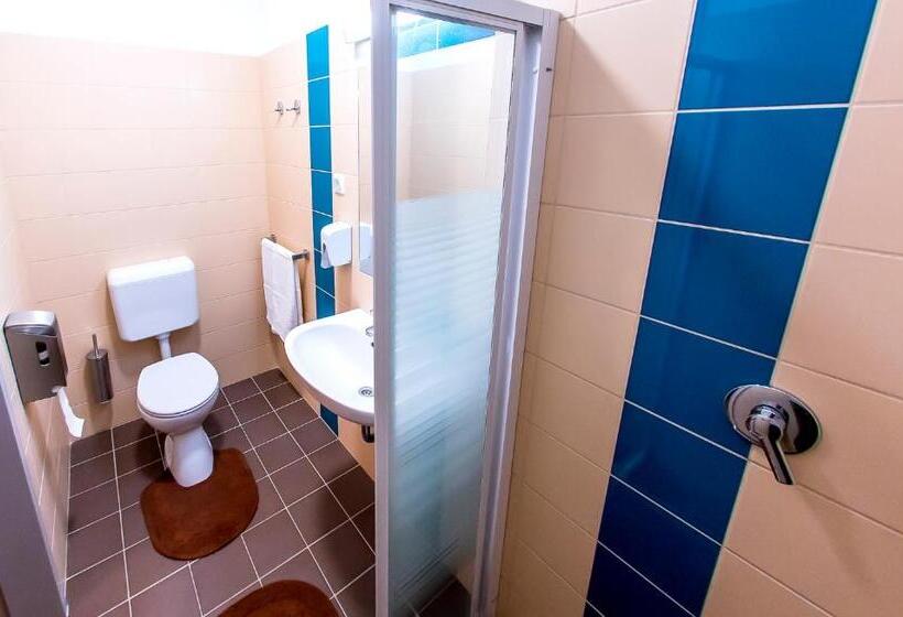 スタンダードトリプルルーム, Cvse Clubház és Panzió