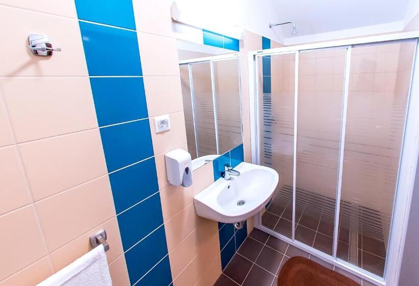 スタンダードトリプルルーム, Cvse Clubház és Panzió