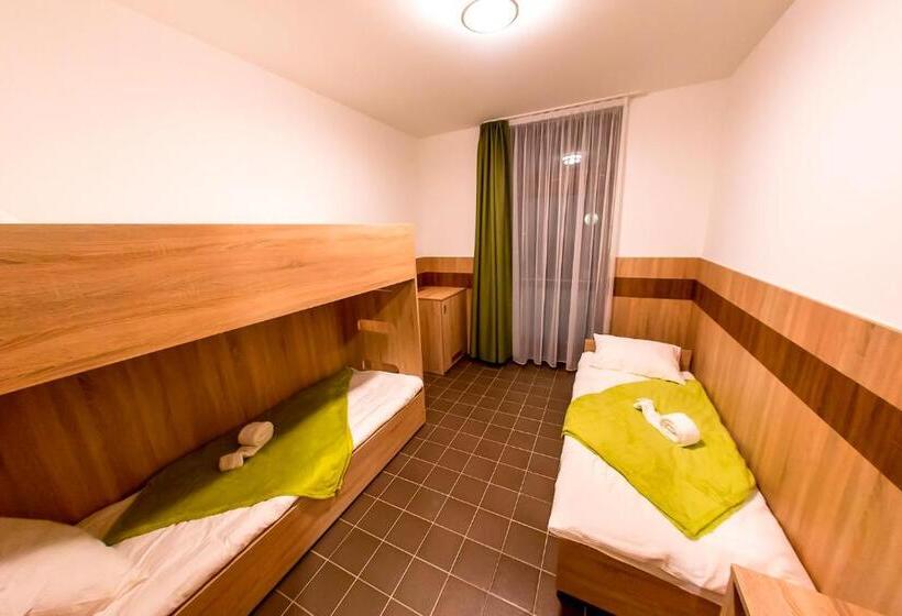 スタンダードトリプルルーム, Cvse Clubház és Panzió