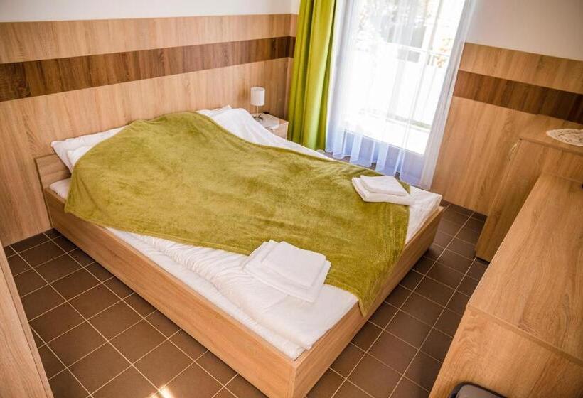 スタンダードルーム, Cvse Clubház és Panzió