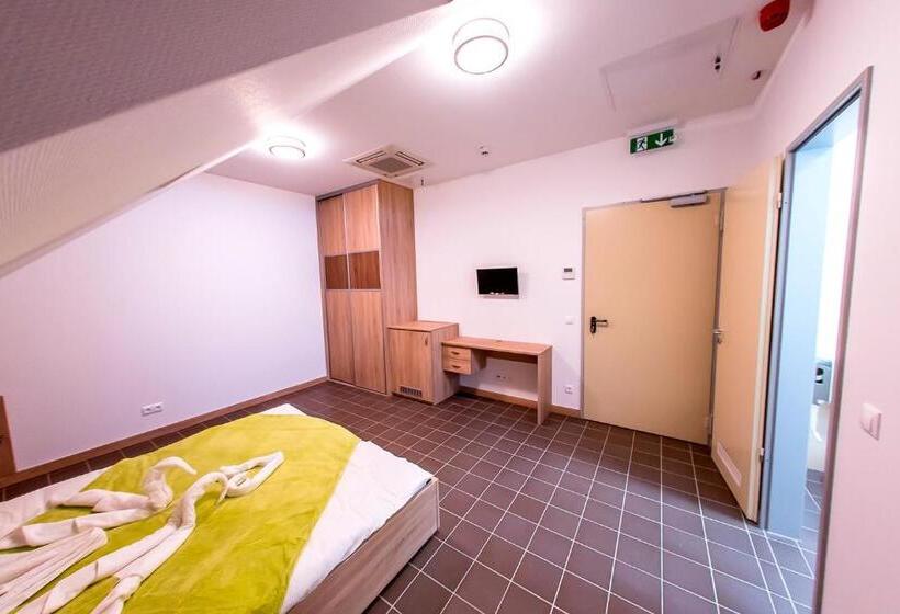 スタンダードルーム, Cvse Clubház és Panzió