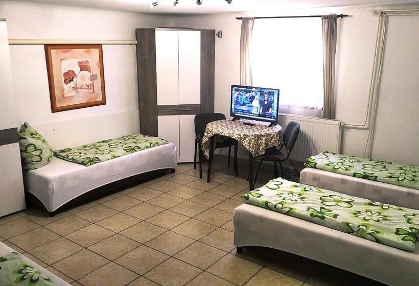 浴室共有スタンダード４人用ルーム, Hostel Maros