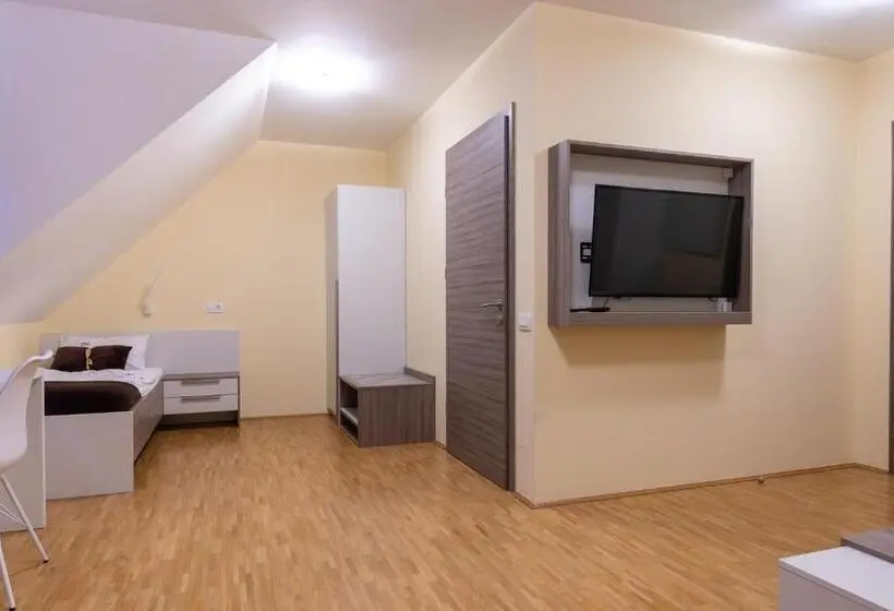اتاق استاندارد برای معلولان, Dvorec Trebnik Sobe