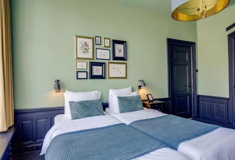 اتاق استاندارد با چشمانداز شهر, Seventyfive