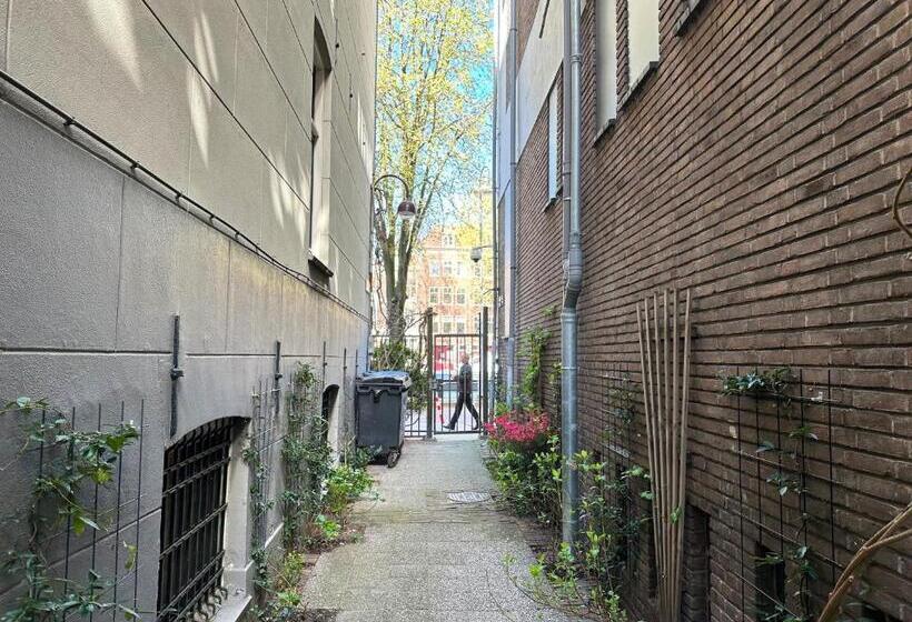 اتاق لوکس خانوادگی, Seventyfive