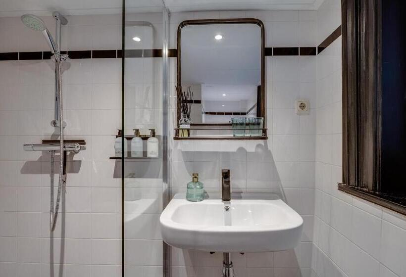 اتاق لوکس خانوادگی, Seventyfive