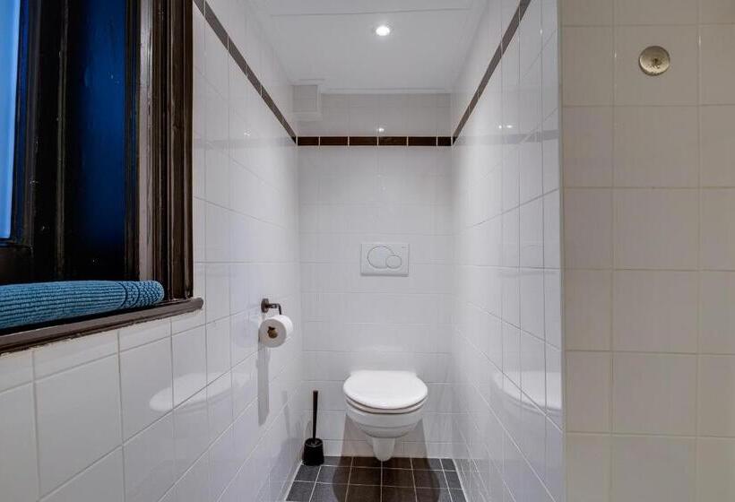 اتاق لوکس خانوادگی, Seventyfive