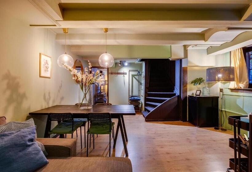 اتاق لوکس خانوادگی, Seventyfive