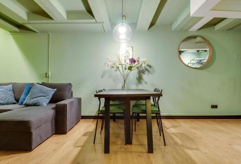 اتاق لوکس خانوادگی, Seventyfive