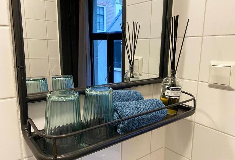 اتاق لوکس, Seventyfive