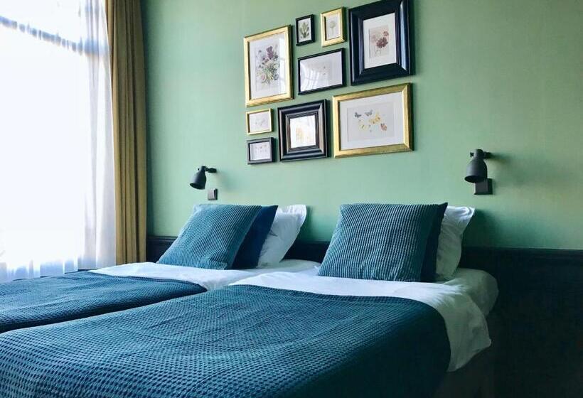 اتاق استاندارد با چشمانداز شهر, Seventyfive