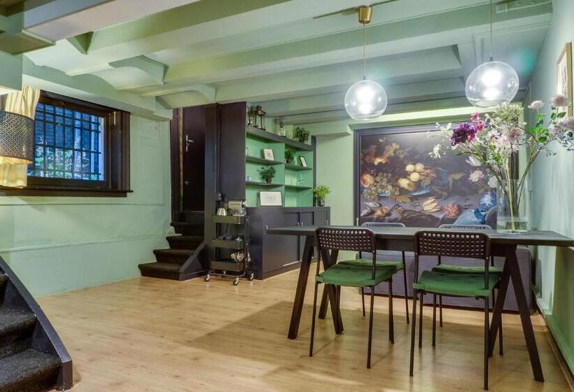 اتاق لوکس خانوادگی, Seventyfive