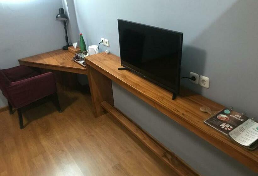 带大床的豪华间, Wae Molas