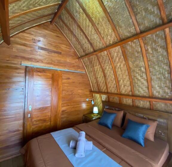 חדר דחוקס עם מיטת קינג, Batur Bamboo Cabin By Ecommerceloka