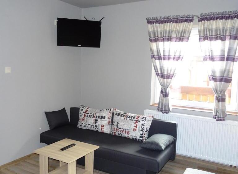 סטודיו משפחתי, Penzión Vian