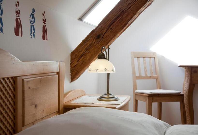 标准间, Weingut Tauss