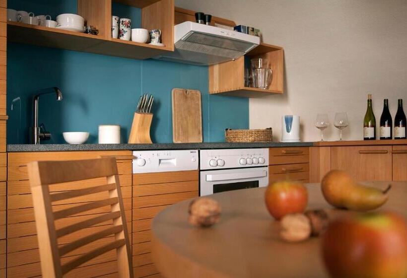 带阳台套房, Weingut Tauss