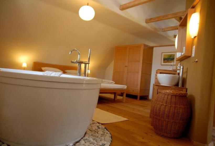 带阳台套房, Weingut Tauss