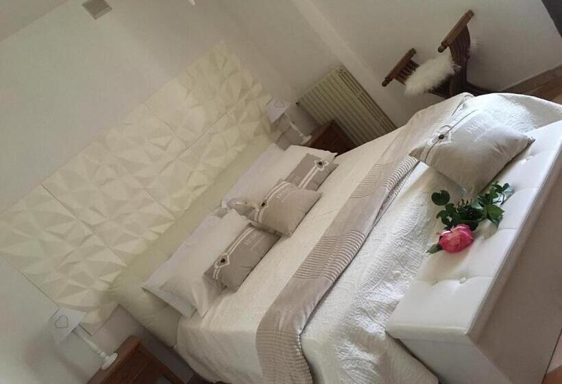 آپارتمان 1 خوابه با تراس, B&b La Villarella Dei Tulipani