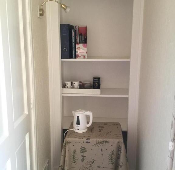 デラックスルーム, Broadsea