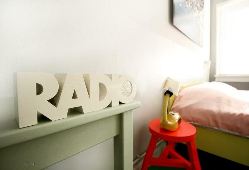 Standard Room, Cafe Modern