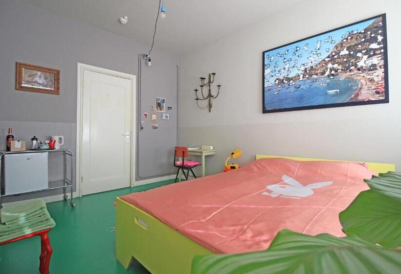 Standard Room, Cafe Modern